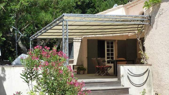 Installation de store et pergolas Saint-Geniès-de-Comolas